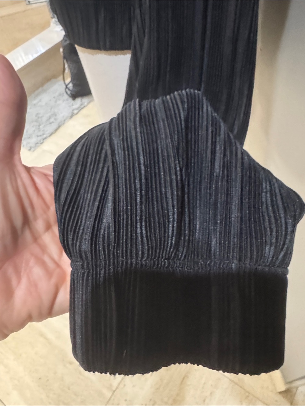 Alo Black Pleated Zip-Front Top - Picture 6 of 9
